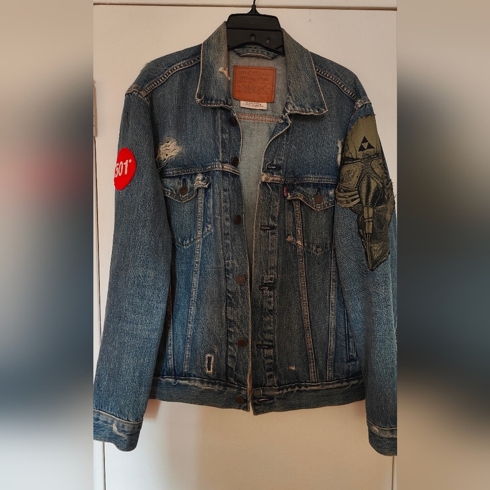 "Levi's Custom Trucker Jacket - Vintage Style, Size M"